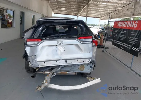 2021 Toyota Rav4 Xle z USA, uszkodzony, nr VIN 2T3W1RFV8MC124731